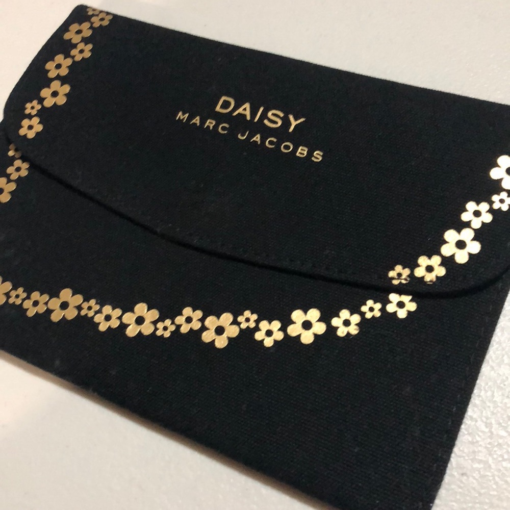🆕 Marc Jacobs DAISY Clutch - Picture 4 of 9